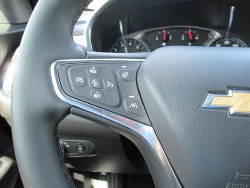 Used 2024 Chevrolet Equinox Premier FWD image 25