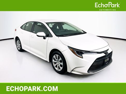 Used 2024 Toyota Corolla LE image 1