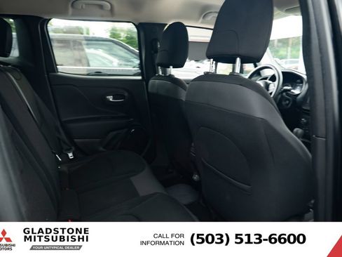 Used 2019 Jeep Renegade Altitude w/ Quick Order Package 2XM FWD image 24