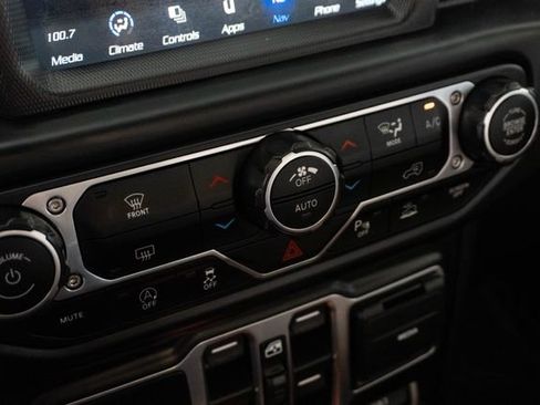 Used 2020 Jeep Gladiator Overland AWD/4WD image 27