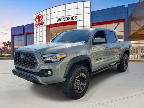 Used 2022 Toyota Tacoma TRD Off-Road w/ TRD Premium Off Road Package image 2