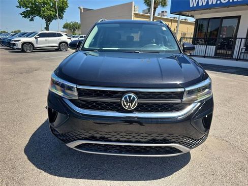 Used 2022 Volkswagen Taos SE image 2