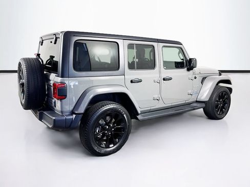 Used 2023 Jeep Wrangler Unlimited Sahara AWD/4WD image 5