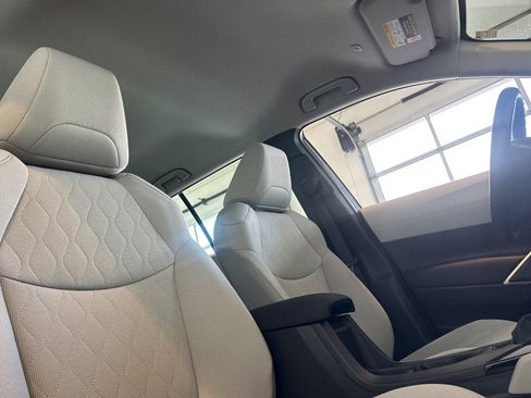 Certified 2025 Toyota Corolla Cross L image 17