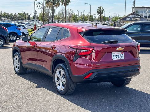 Used 2024 Chevrolet Trax LS image 2
