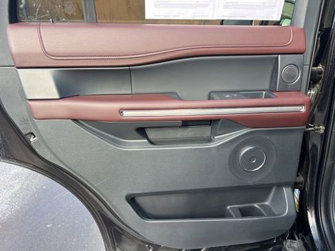 Used 2023 Ford Expedition Limited AWD/4WD image 18