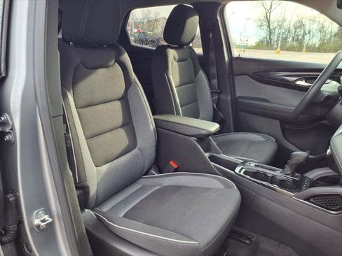 Used 2024 Chevrolet TrailBlazer LS w/ LS Convenience Package FWD image 9