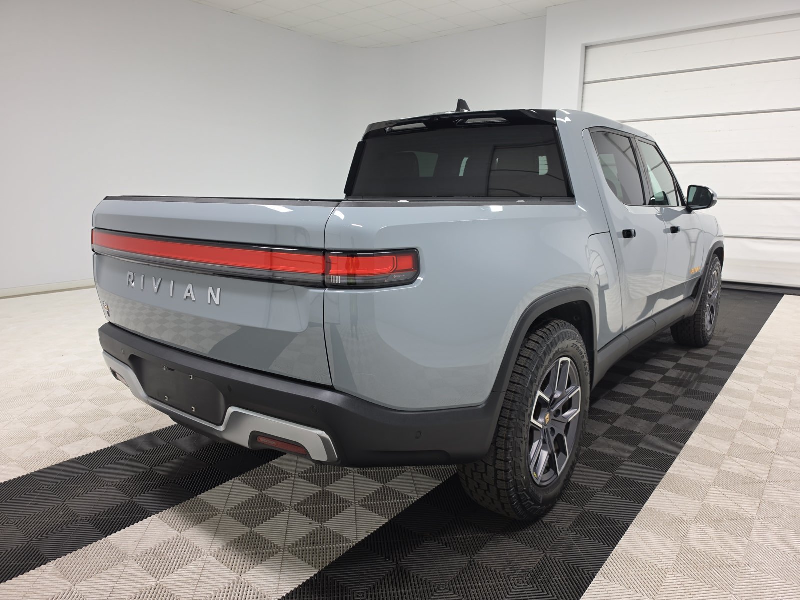 Used 2022 Rivian R1T Adventure AWD/4WD image 5