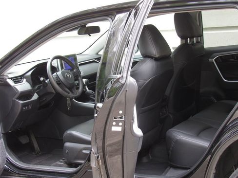 Used 2023 Toyota RAV4 LE AWD/4WD image 13