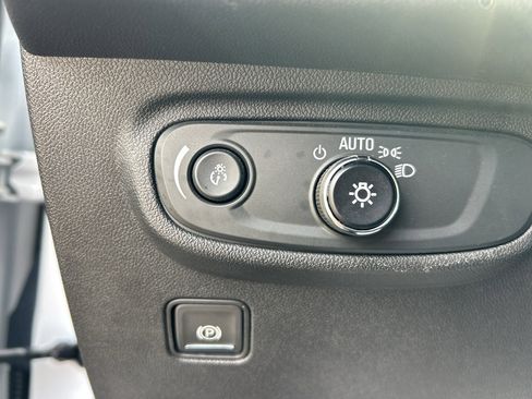 Used 2023 GMC Terrain SLE image 24