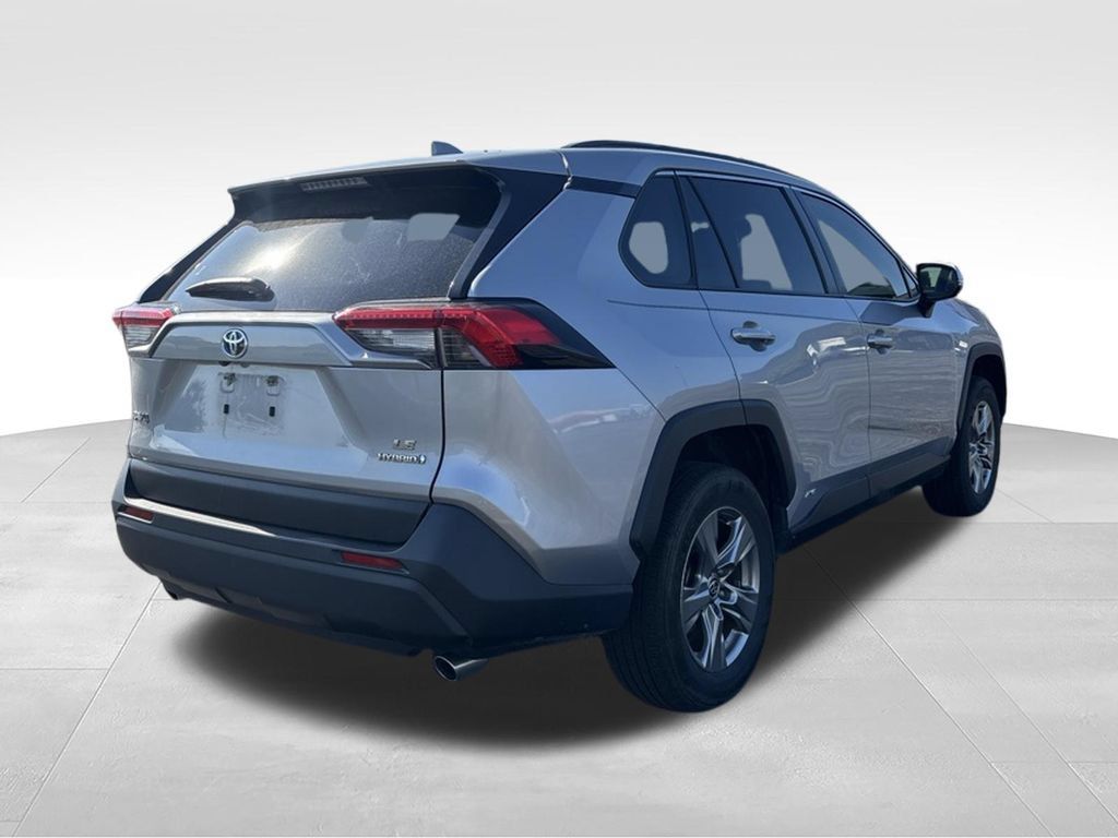 Used 2023 Toyota RAV4 LE AWD/4WD image 5