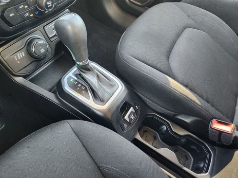 Used 2023 Jeep Renegade Latitude image 28