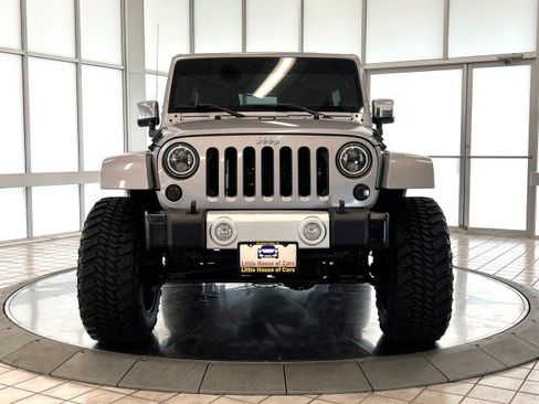 Used 2015 Jeep Wrangler Unlimited Sahara w/ Dual Top Group AWD/4WD image 2