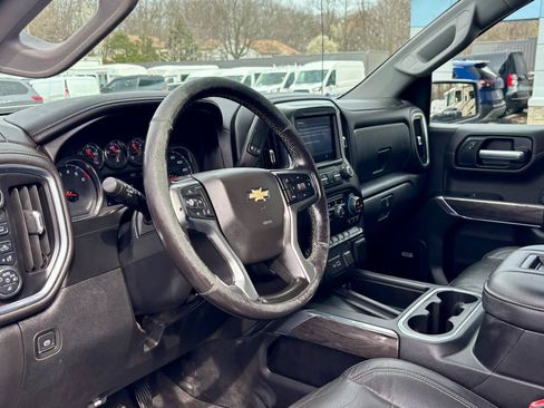 Used 2020 Chevrolet Silverado 1500 LTZ w/ LTZ Convenience Package AWD/4WD image 17