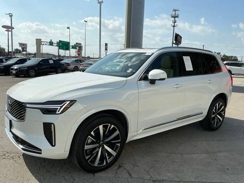 Certified 2025 Volvo XC90 B5 Core AWD/4WD image 3