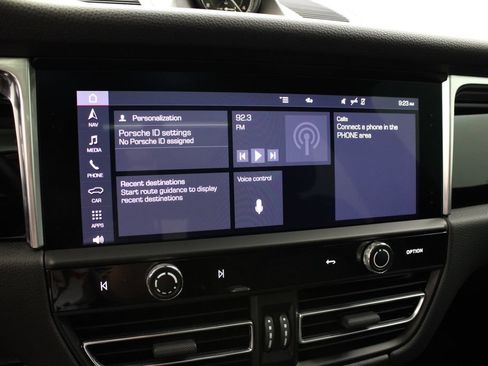 Certified 2023 Porsche Macan AWD/4WD image 35