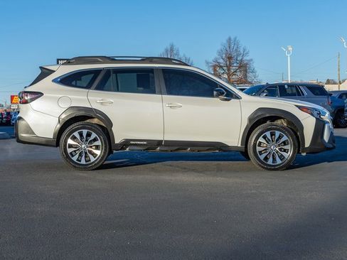 Used 2023 Subaru Outback Limited image 5