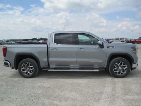 New 2026 GMC Sierra 1500 SLT w/ SLT Premium Package AWD/4WD image 3
