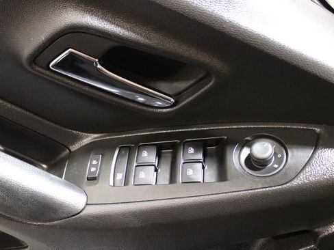 Used 2022 Chevrolet Trax LT w/ LT Convenience Package image 17