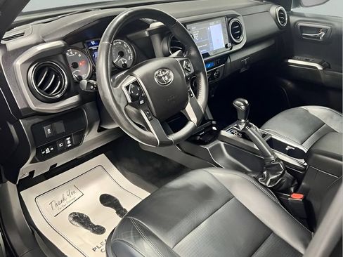 Used 2021 Toyota Tacoma TRD Off-Road w/ TRD Premium Off Road Package AWD/4WD image 9