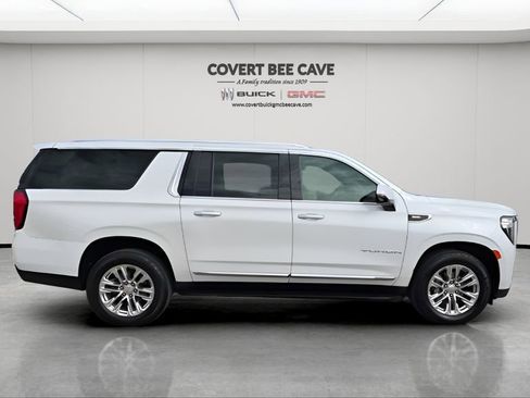 Used 2022 GMC Yukon XL SLT w/ SLT Premium Package image 11