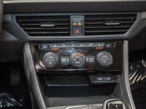 Used 2024 Volkswagen Jetta SE FWD image 18