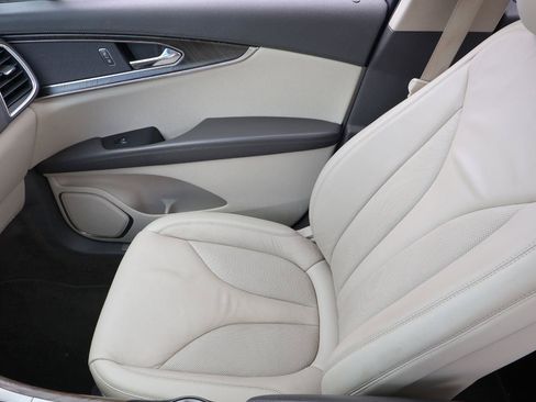 Used 2019 Lincoln Nautilus Select FWD image 19