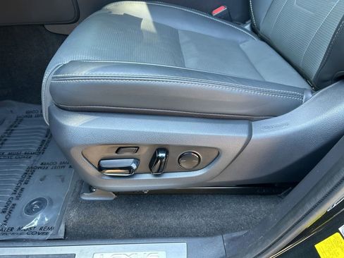 Used 2025 Lexus GX 550 w/ Cold Area Package AWD/4WD image 17