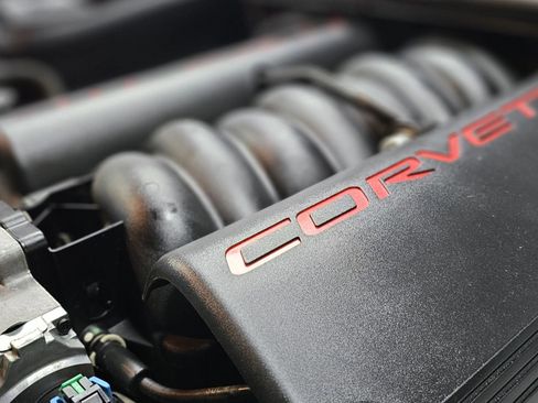 Used 2002 Chevrolet Corvette Coupe w/ Preferred Equipment Group2 image 9