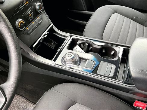 Certified 2019 Ford Edge SE FWD image 17