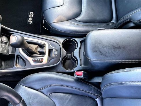 Used 2018 Jeep Cherokee Limited FWD image 16