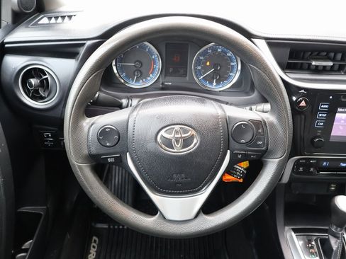 Used 2019 Toyota Corolla LE w/ LE Premium Package w/Moonroof image 13
