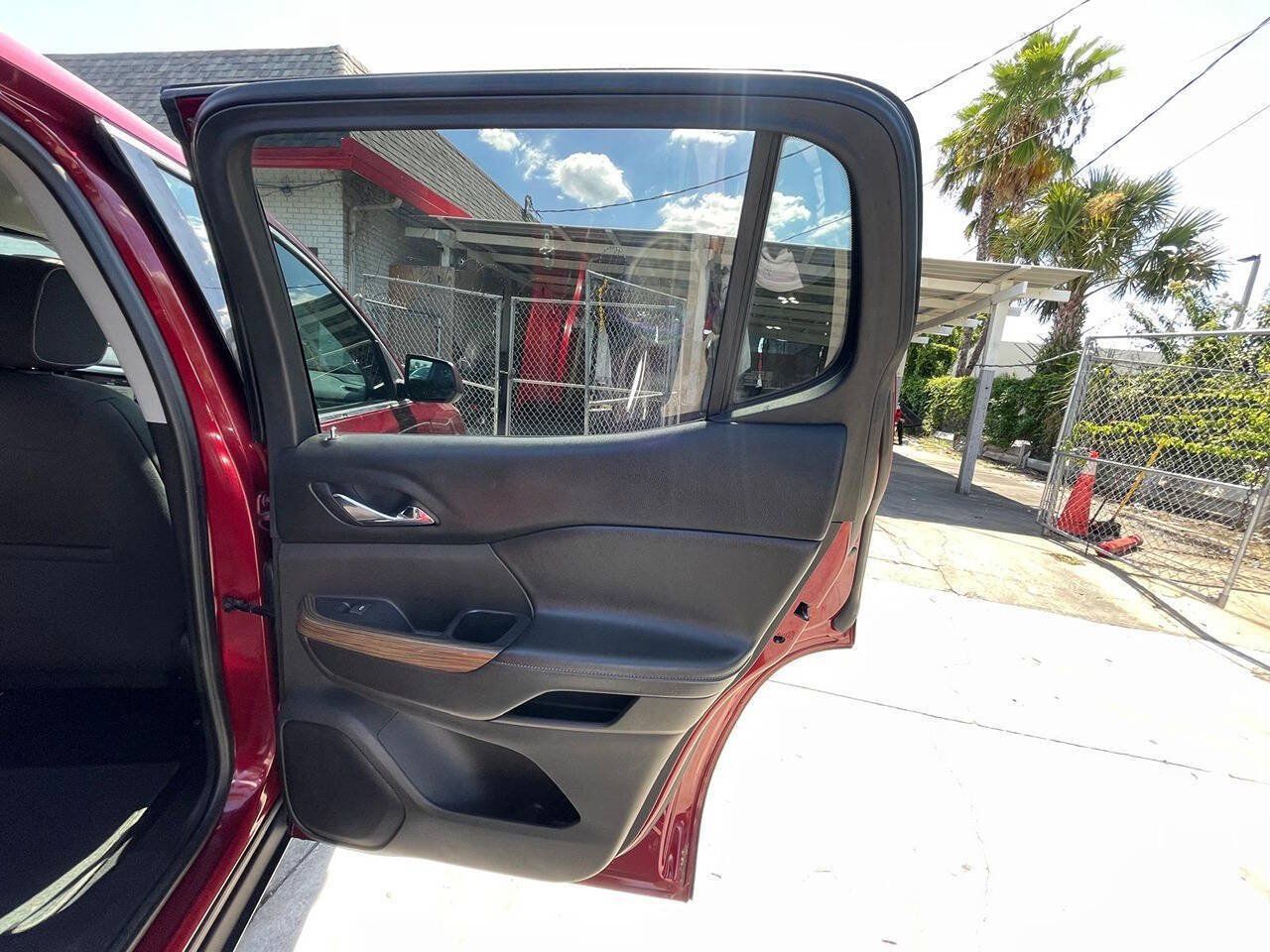 Used 2018 GMC Acadia SLE AWD/4WD image 17
