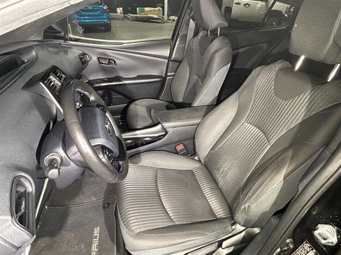 Used 2016 Toyota Prius Two image 9