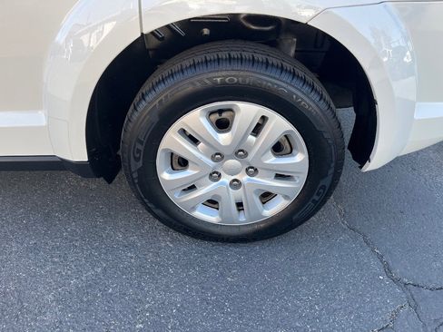 Used 2018 Dodge Journey SE image 42