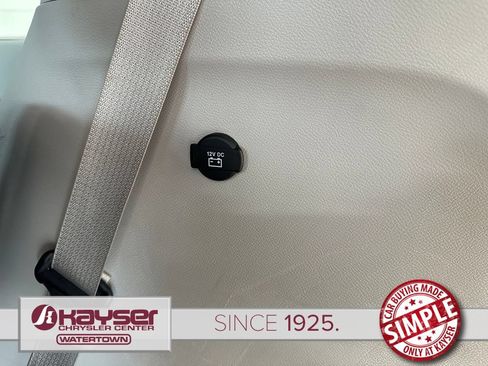 Used 2020 Chrysler Pacifica Touring-L FWD image 42