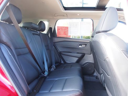 Used 2023 Nissan Rogue SL image 13