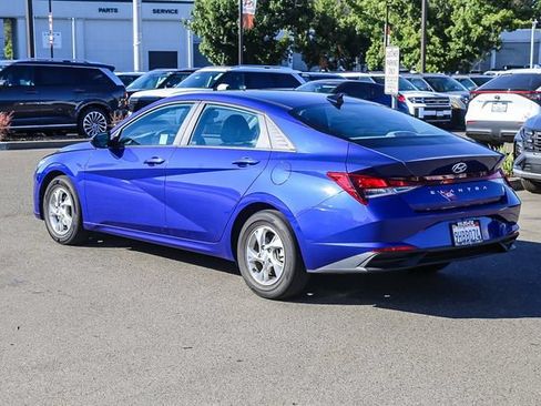 Certified 2023 Hyundai Elantra SE FWD image 2