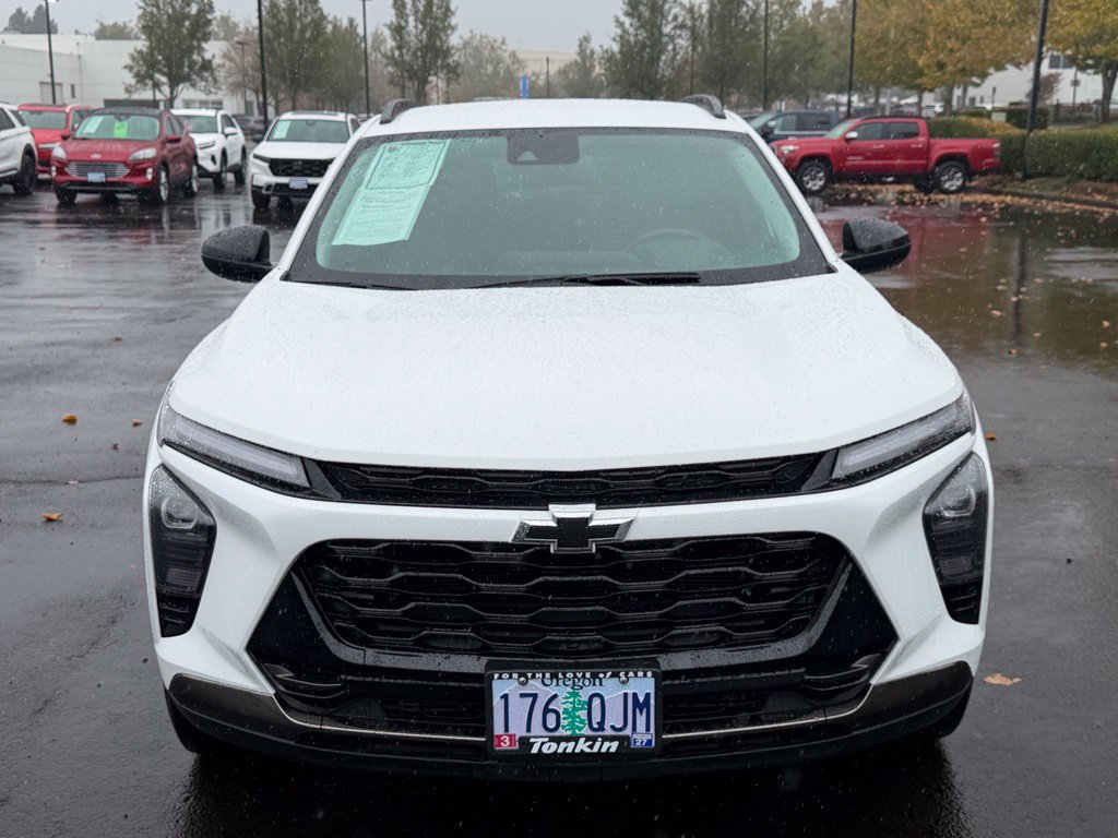Used 2024 Chevrolet Trax ACTIV w/ Driver Confidence Package FWD image 3