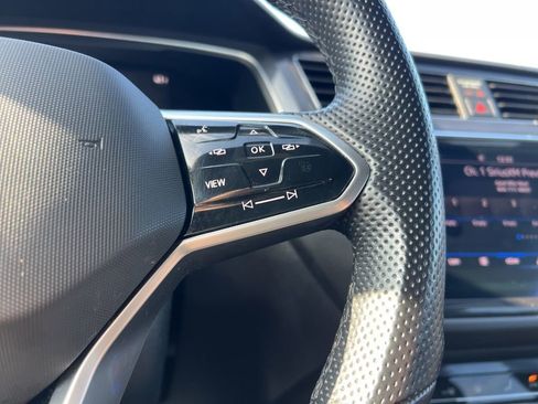 Used 2022 Volkswagen Tiguan SE R-Line image 17