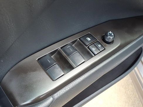 Used 2023 Toyota Camry SE image 13