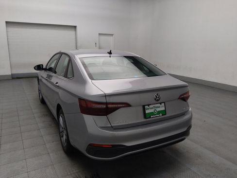 Used 2024 Volkswagen Jetta SE image 5