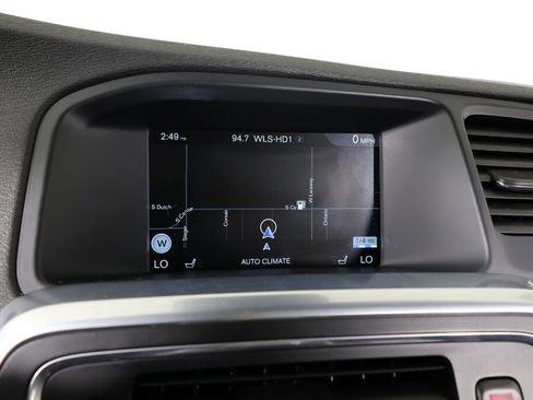 Used 2016 Volvo V60 T5 Cross Country Platinum image 35