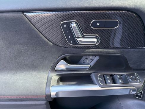 Used 2023 Mercedes-Benz GLB 250 image 10