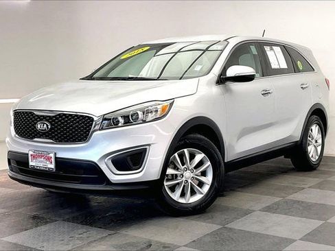 Used 2018 Kia Sorento L FWD image 12