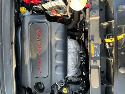 Used 2020 Jeep Renegade Latitude w/ Cold Weather Group image 31