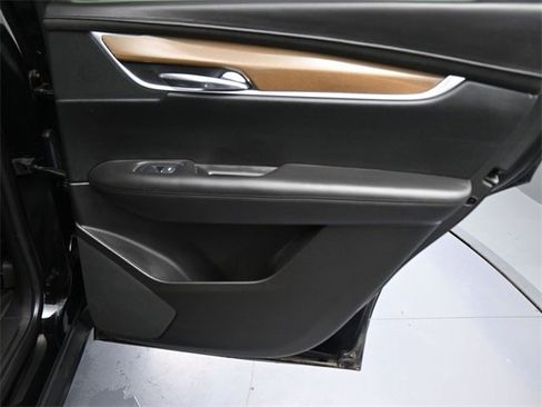 Used 2017 Cadillac XT5 Platinum image 36