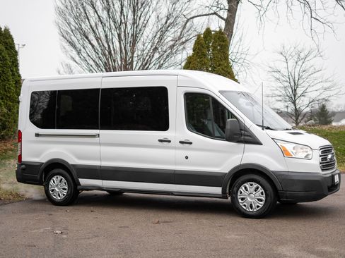 Used 2017 Ford Transit 350 XLT image 4