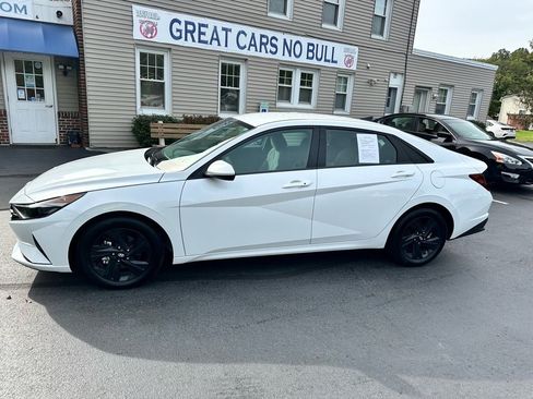 Used 2023 Hyundai Elantra SEL w/ Cargo Package image 28