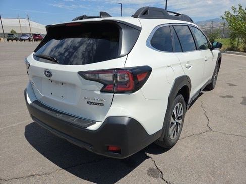 Used 2023 Subaru Outback Premium AWD/4WD image 3